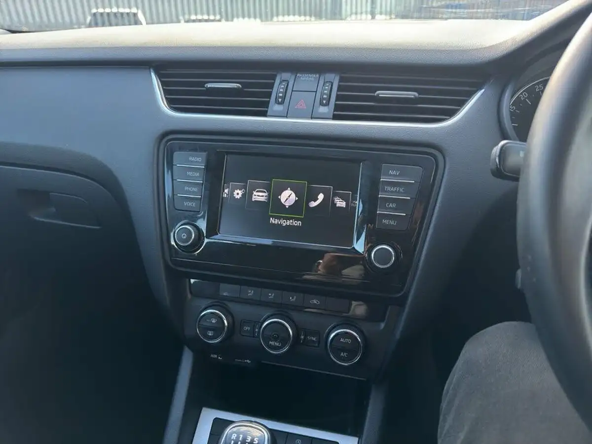 2015-skoda-octavia-big-28