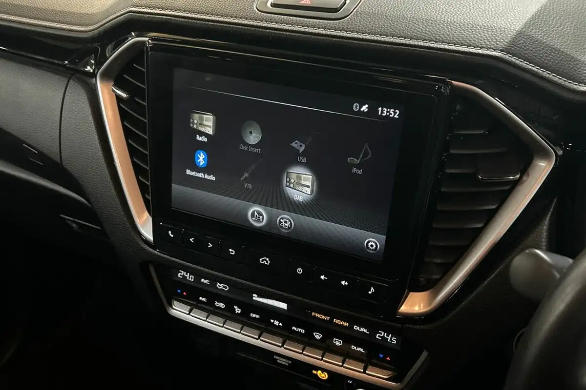 2023-isuzu-d-max-19td-v-cross-steel-edition-auto-big-19