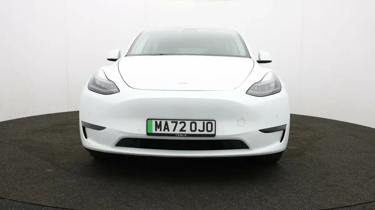 2022-tesla-model-y-e-long-range-big-53