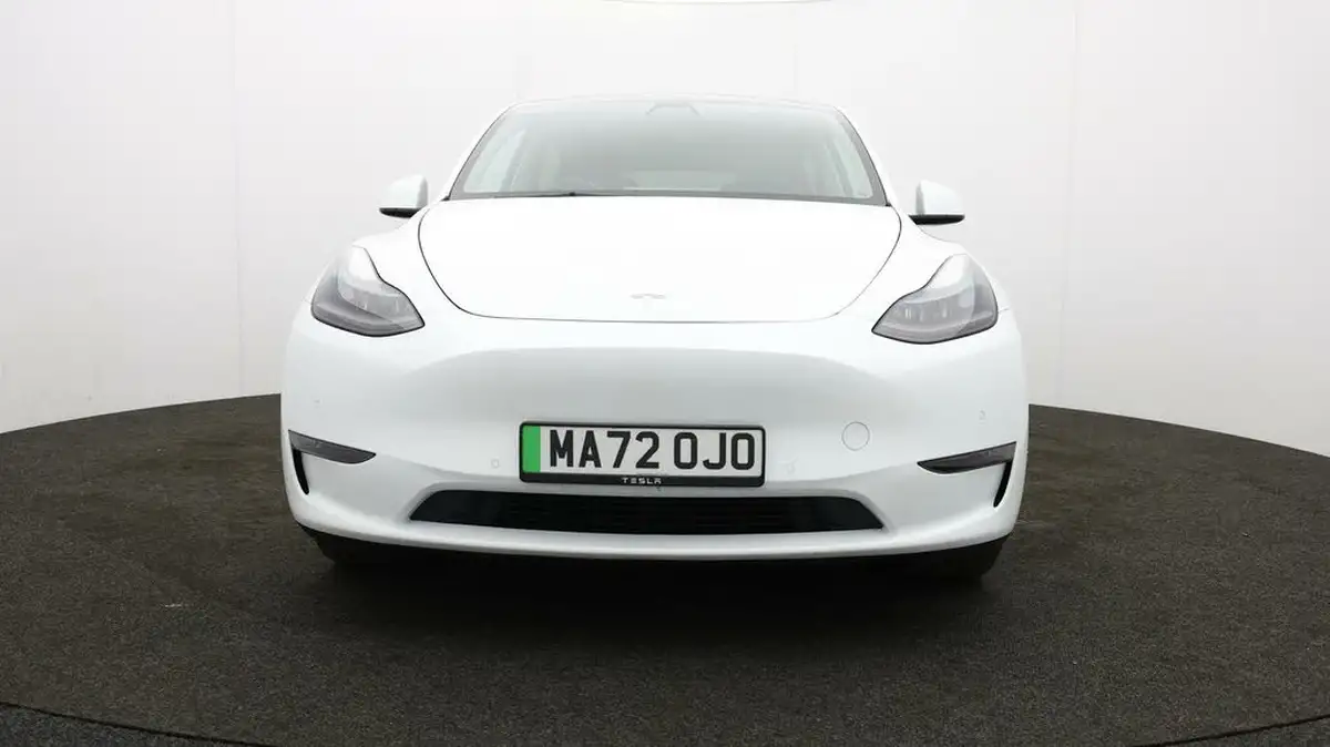 2022-tesla-model-y-e-long-range-big-1