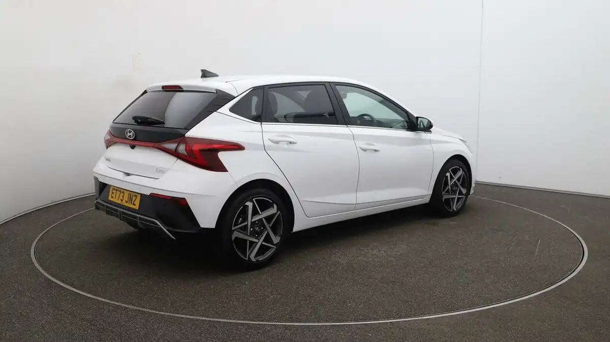 2024-hyundai-i20-10-t-gdi-premium-two-tone-roof-big-45