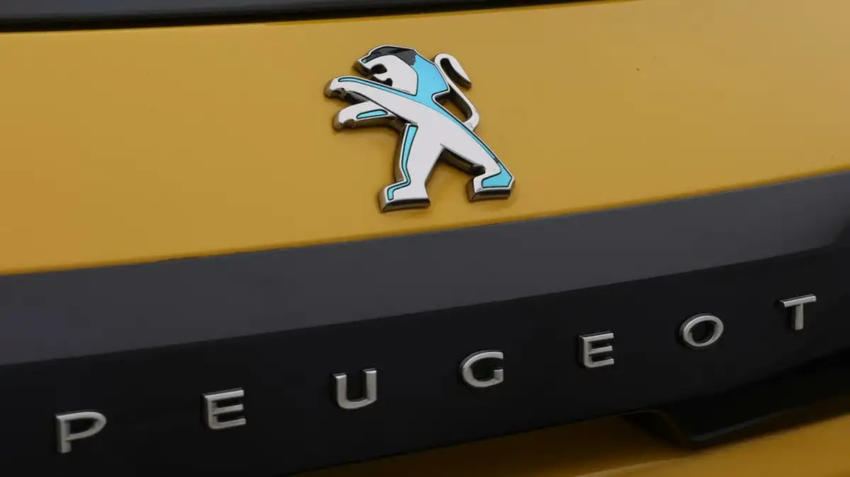 2021-peugeot-208-e-gt-premium-big-24