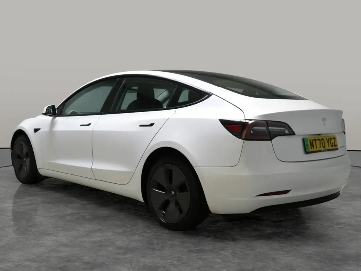 2020-tesla-model-3-e-long-range-big-11
