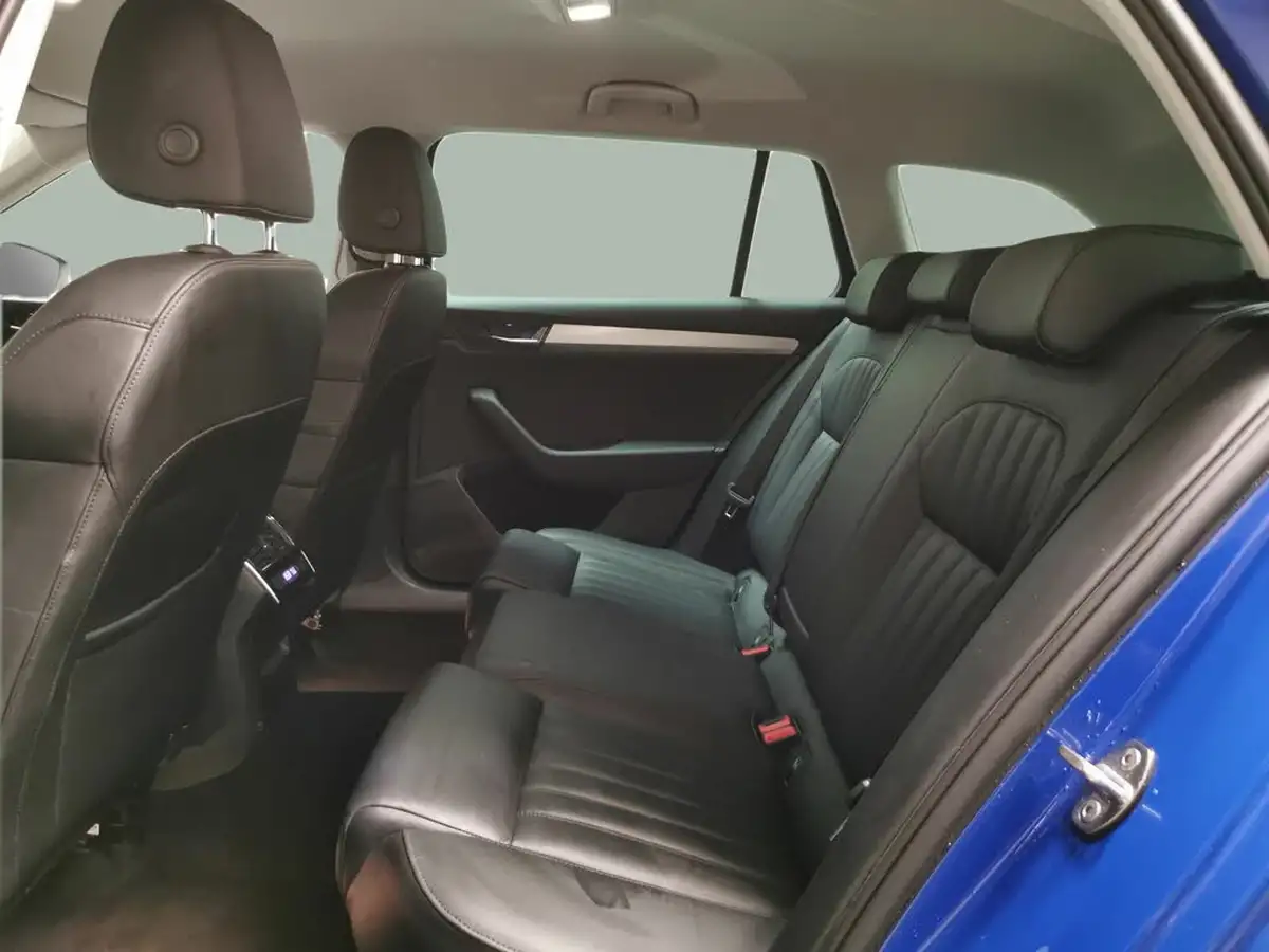 2019-skoda-superb-20tdi-se-technology-estate-big-30