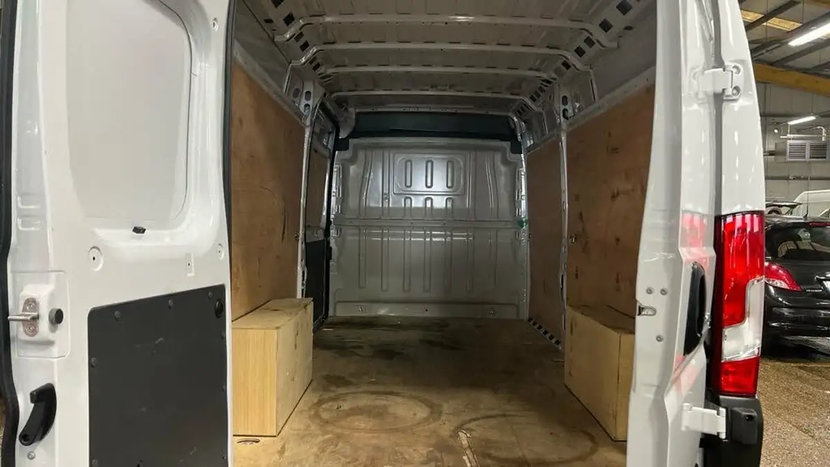 2022-citroen-relay-22bluehdi-35-l3h2-enterprise-panel-big-10