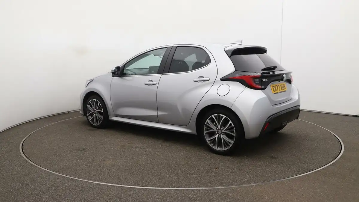 2023-toyota-yaris-15-vvt-i-excel-big-27