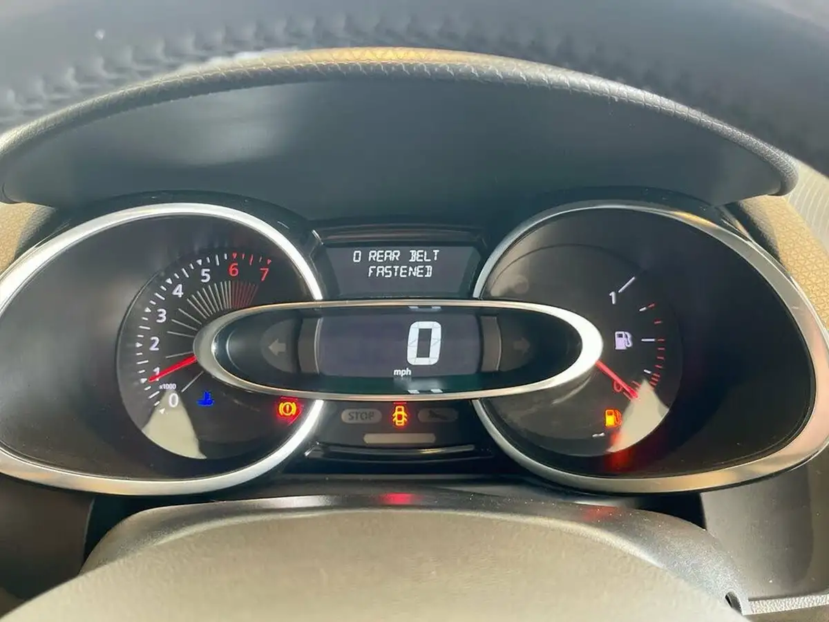 2016-renault-clio-09-tce-dynamique-nav-big-1