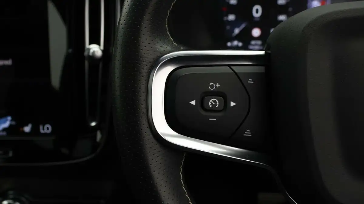 2020-volvo-xc40-15-t5-r-design-pro-plug-in-hybrid-big-20
