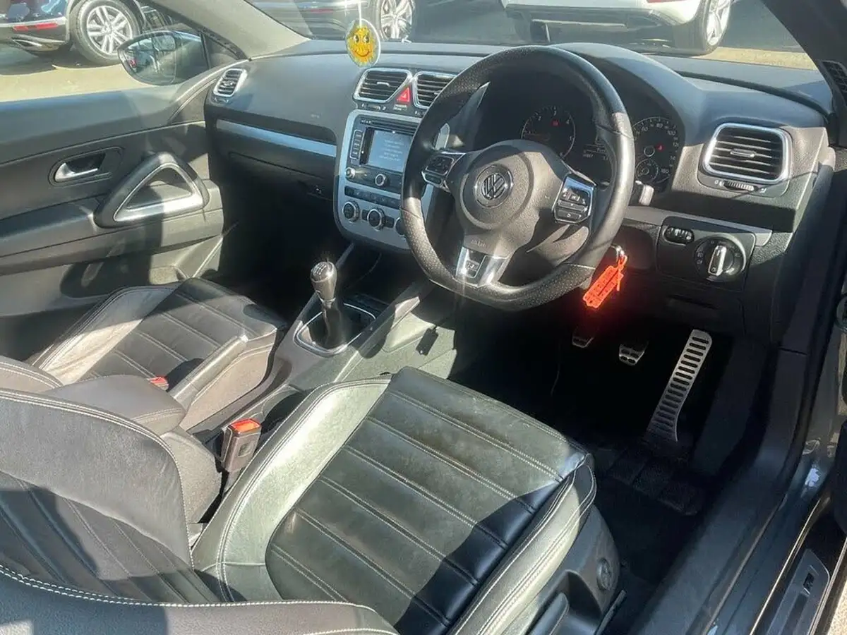 2014-volkswagen-scirocco-20tdi-r-line-big-9