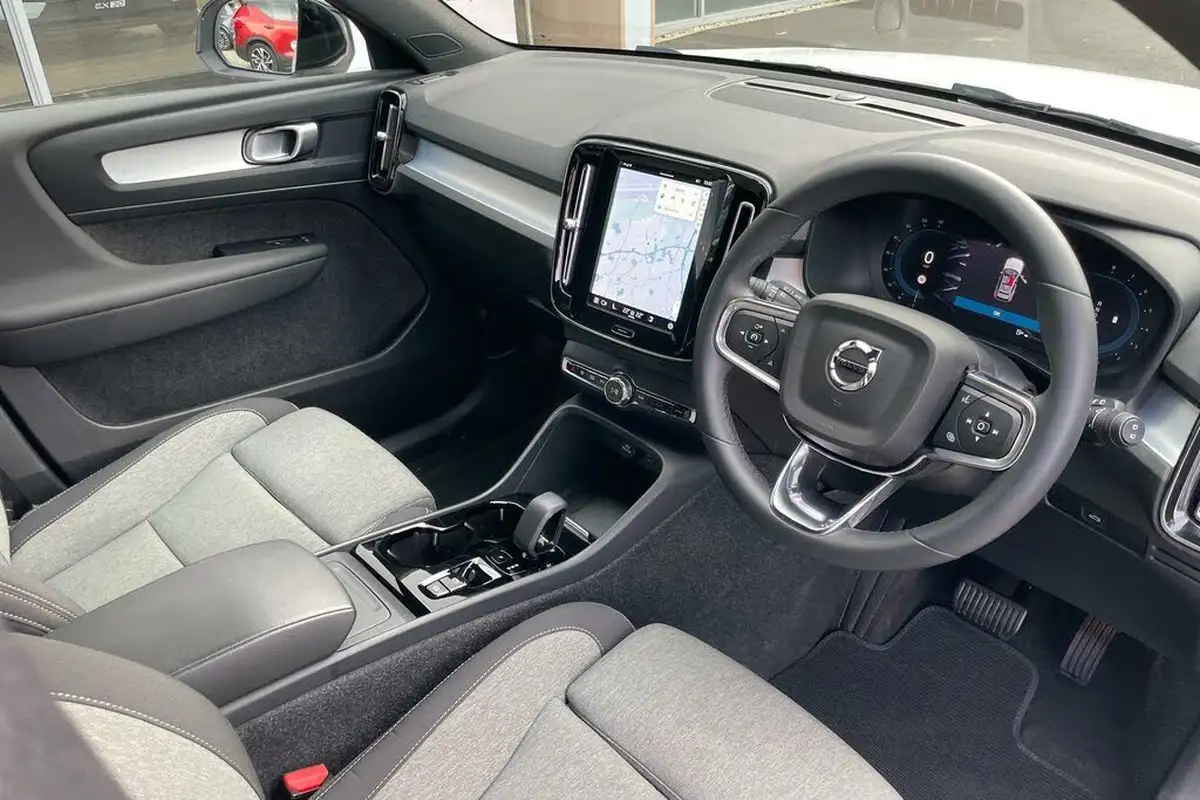 2024-volvo-xc40-20-b4-plus-big-4