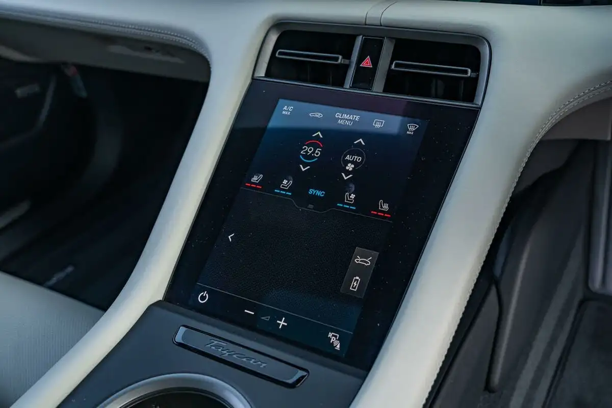 2020-porsche-taycan-e-turbo-big-53