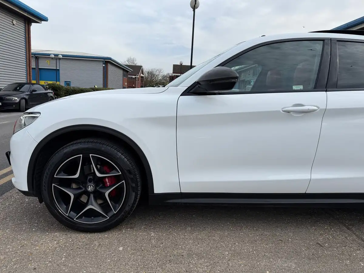 2019-alfa-romeo-stelvio-20-ti-big-22