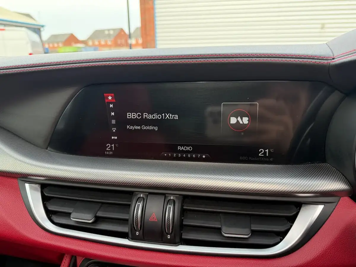 2019-alfa-romeo-stelvio-20-ti-big-46