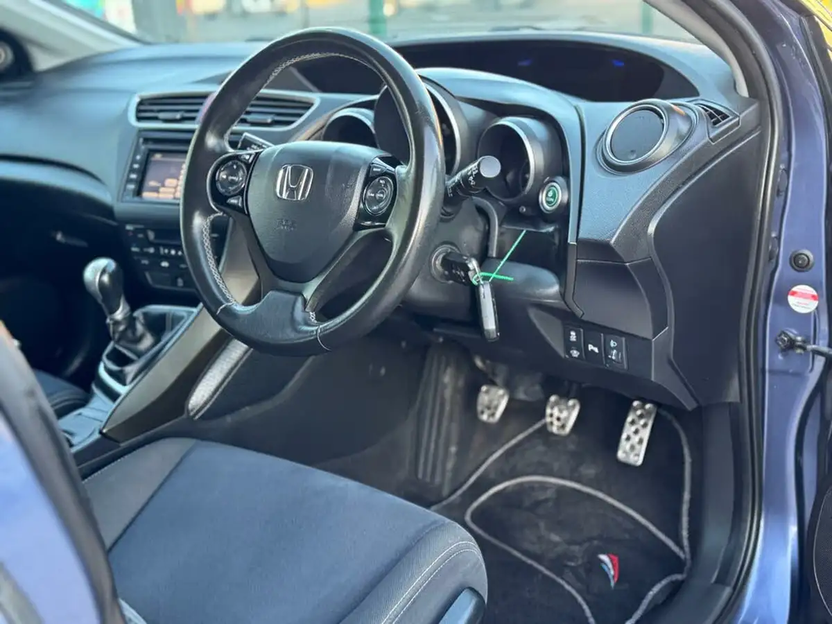 2014-honda-civic-16td-se-plus-t-hatchback-big-29