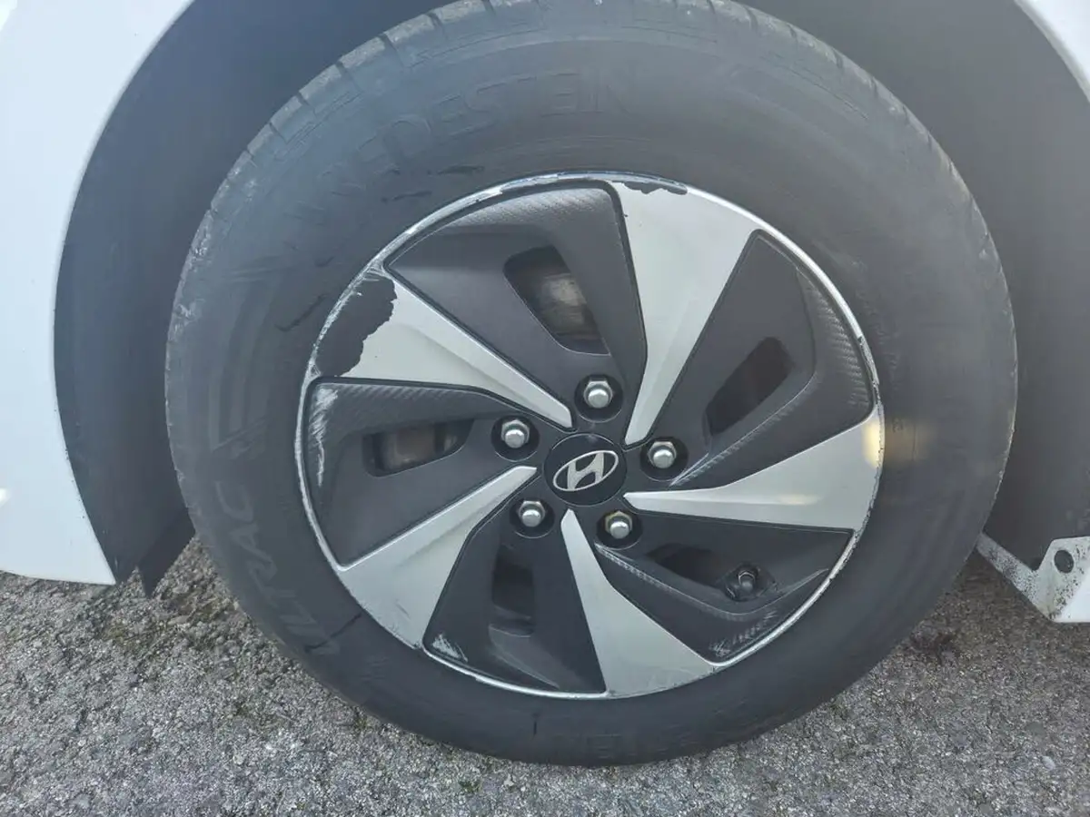 2018-hyundai-ioniq-16-gdi-premium-hybrid-big-29
