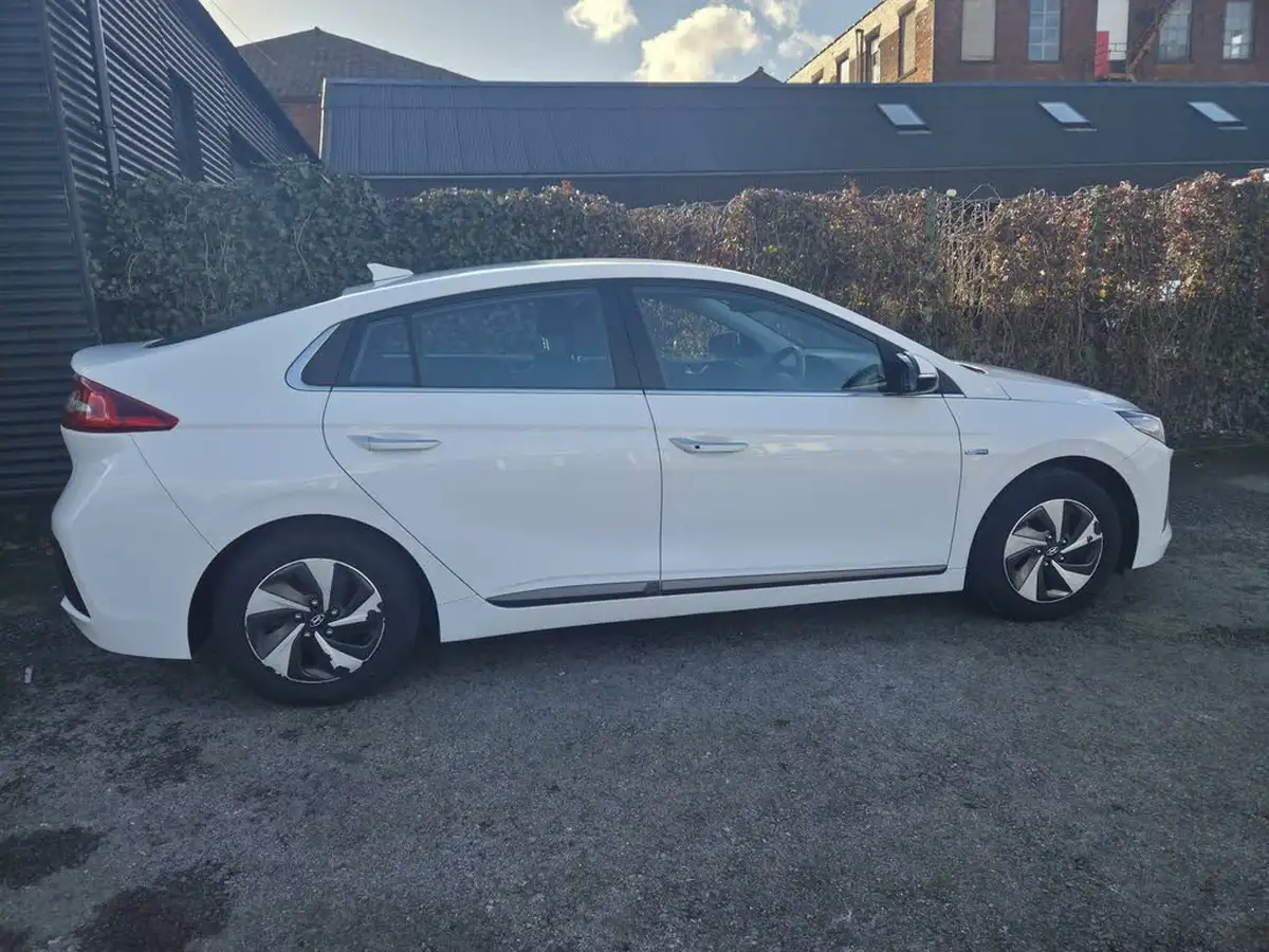 2018-hyundai-ioniq-16-gdi-premium-hybrid-big-5