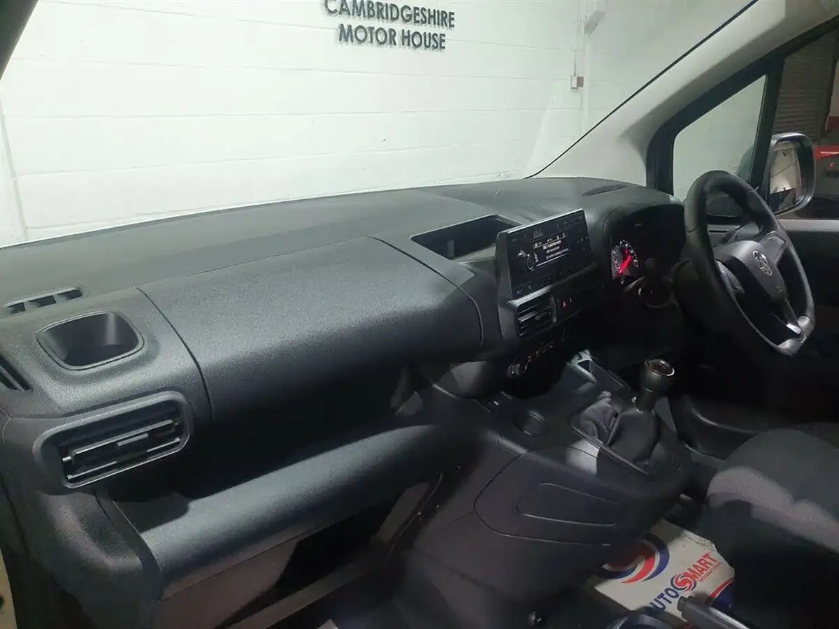 2019-vauxhall-combo-16cdti-edition-2300-100pseu6-l2h1-panel-big-37