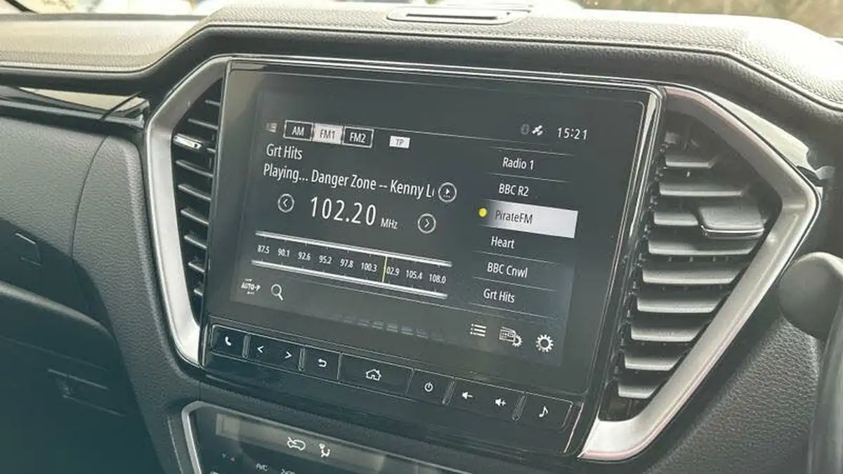 2021-isuzu-d-max-19td-v-cross-auto-big-9