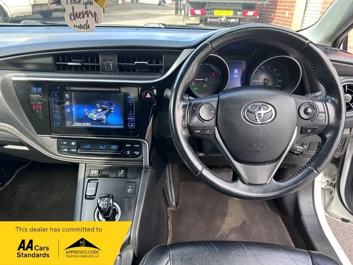 2017-toyota-auris-18-vvt-i-hsd-gb25-tss-leather-big-11