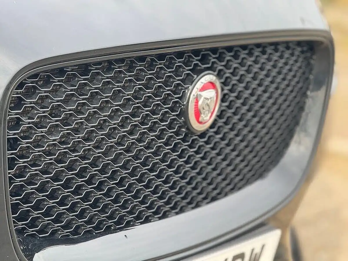 2019-jaguar-f-pace-20-i4d-chequered-flag-180ps-big-29