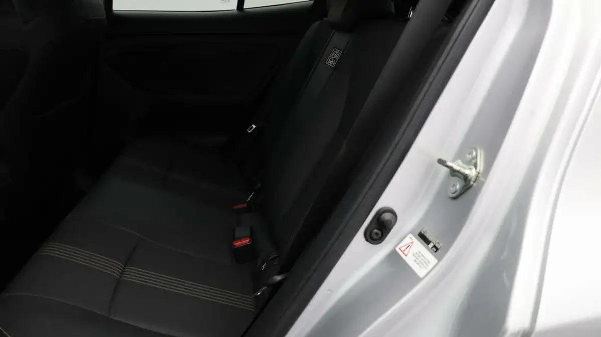 2022-toyota-yaris-cross-15-vvt-i-dynamic-big-15