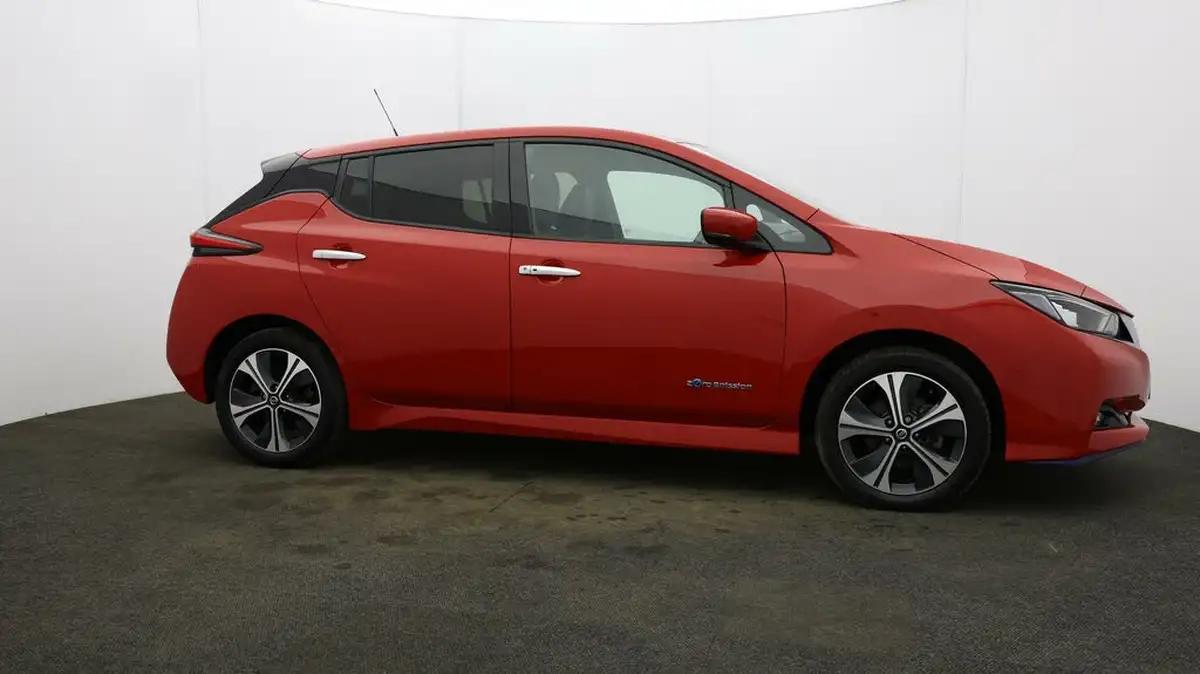 2020-nissan-leaf-e-e-tekna-big-7