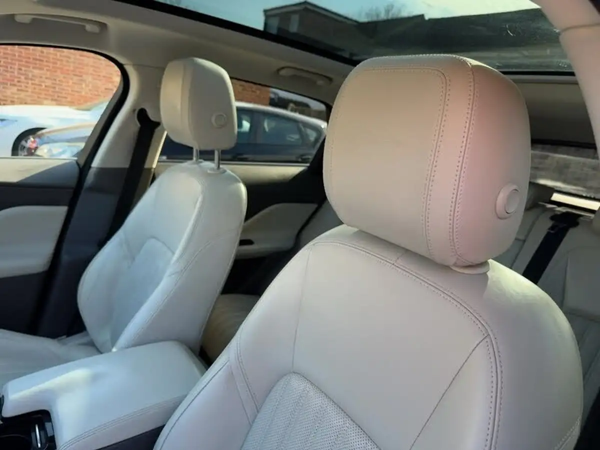 2017-jaguar-f-pace-20i-portfolio-250ps-1997cc-big-25