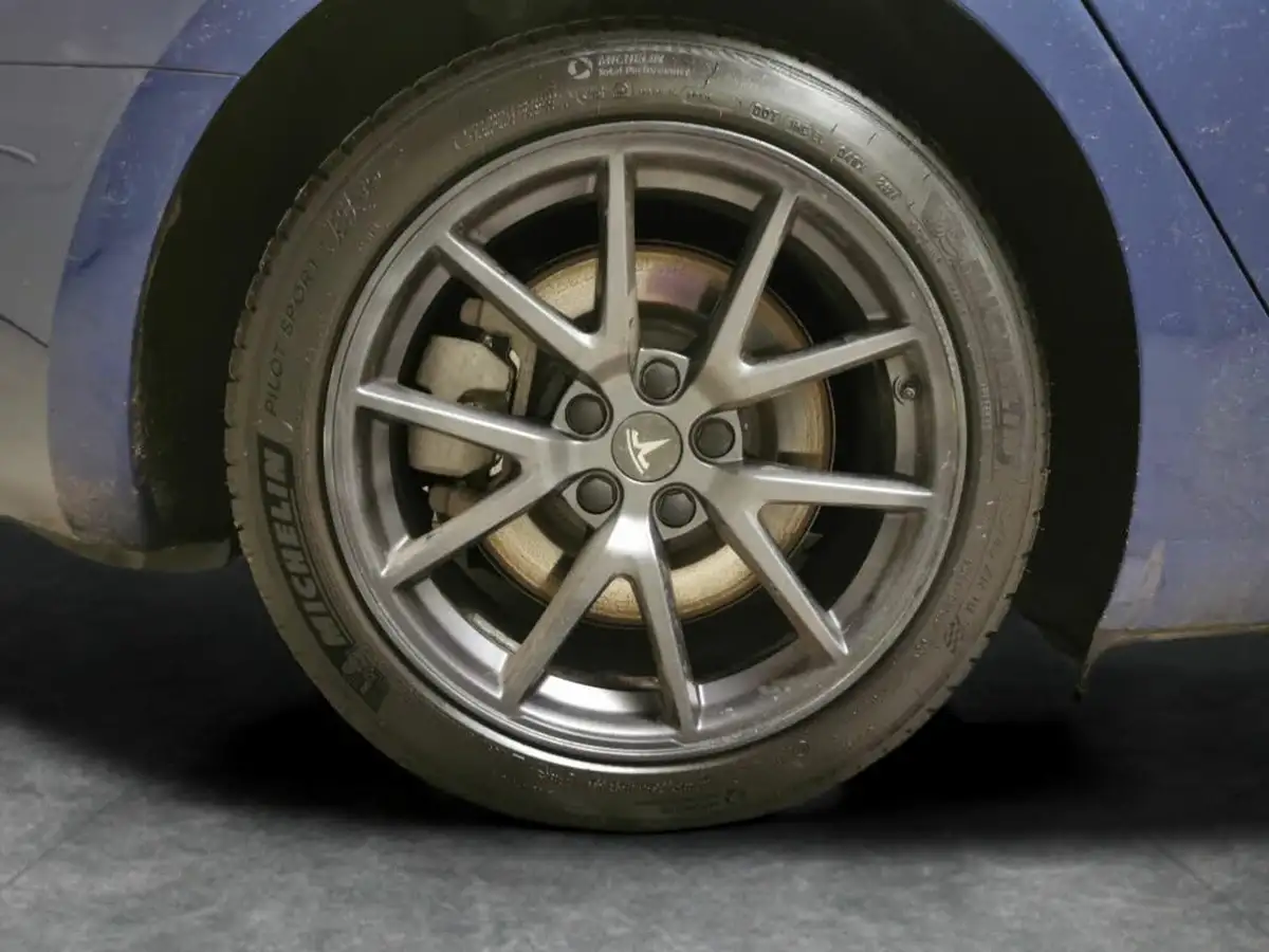 2020-tesla-model-3-e-long-range-big-30
