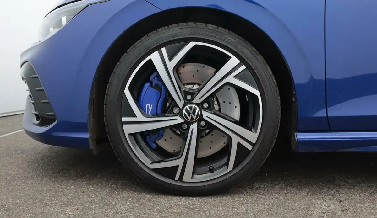 2024-volkswagen-golf-20-tsi-r-320ps-hatchback-big-18