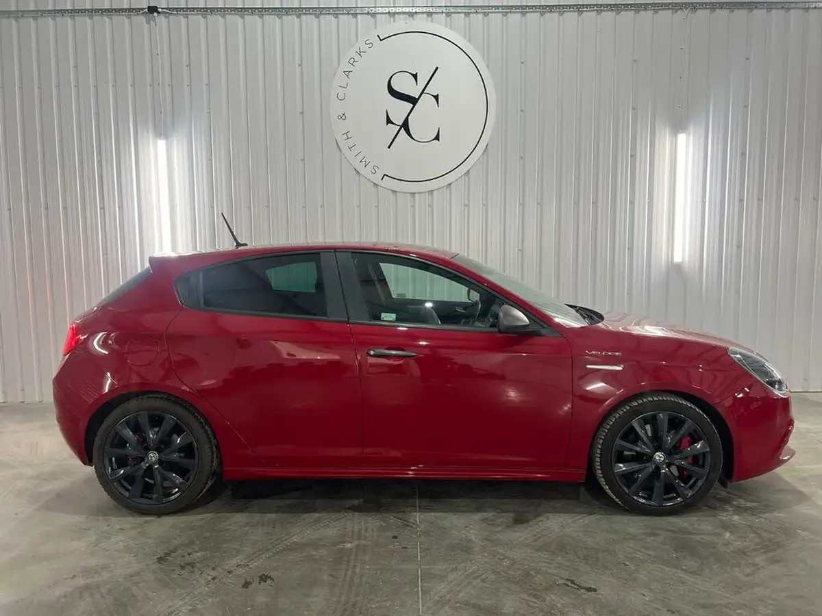 2016-alfa-romeo-giulietta-17-veloce-big-1