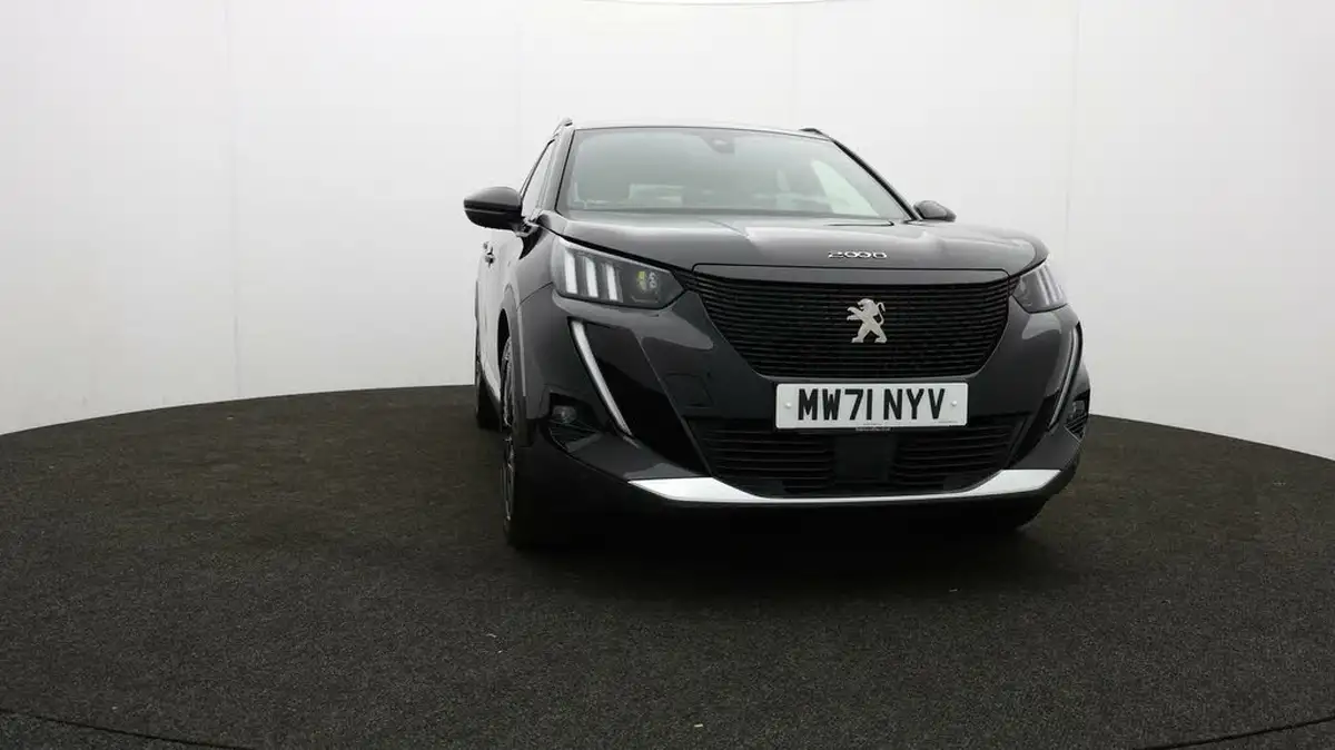 2021-peugeot-2008-suv-e-gt-premium-50kwh-big-42
