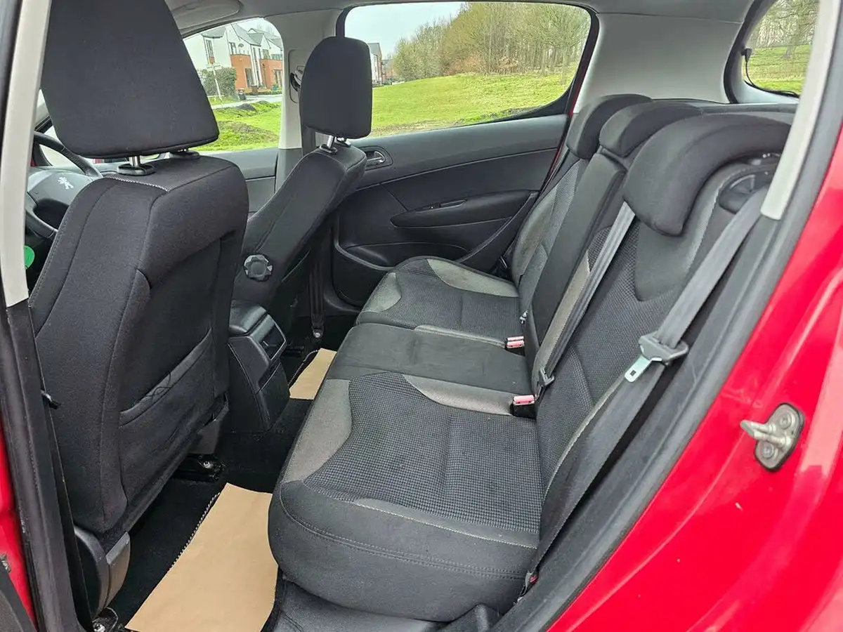 2013-peugeot-308-16td-active-16hdi-92bhp-big-11
