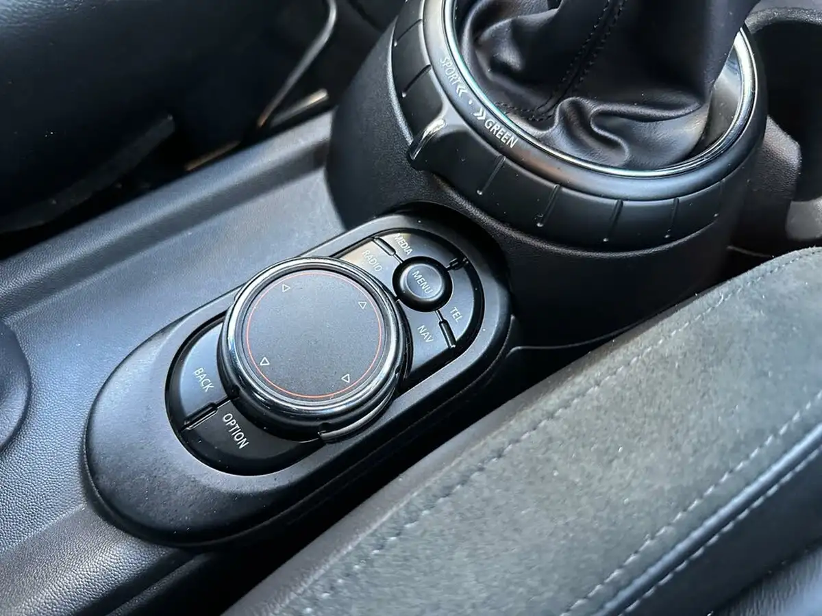 2016-mini-cooper-20-cooper-s-chili-ss-hatchback-3d-big-31