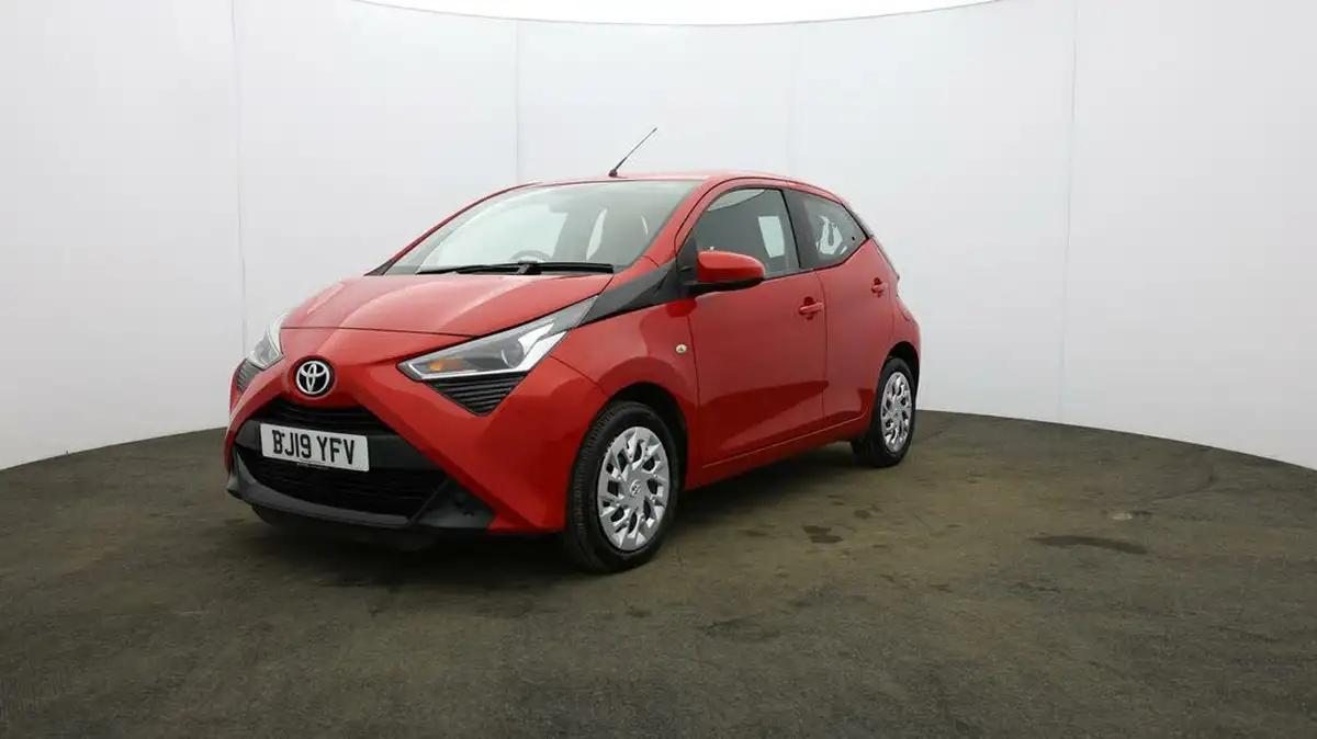 2019-toyota-aygo-10-vvt-i-x-play-big-2