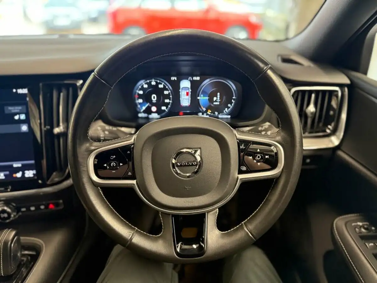 2020-volvo-v60-20-t6-r-design-big-25