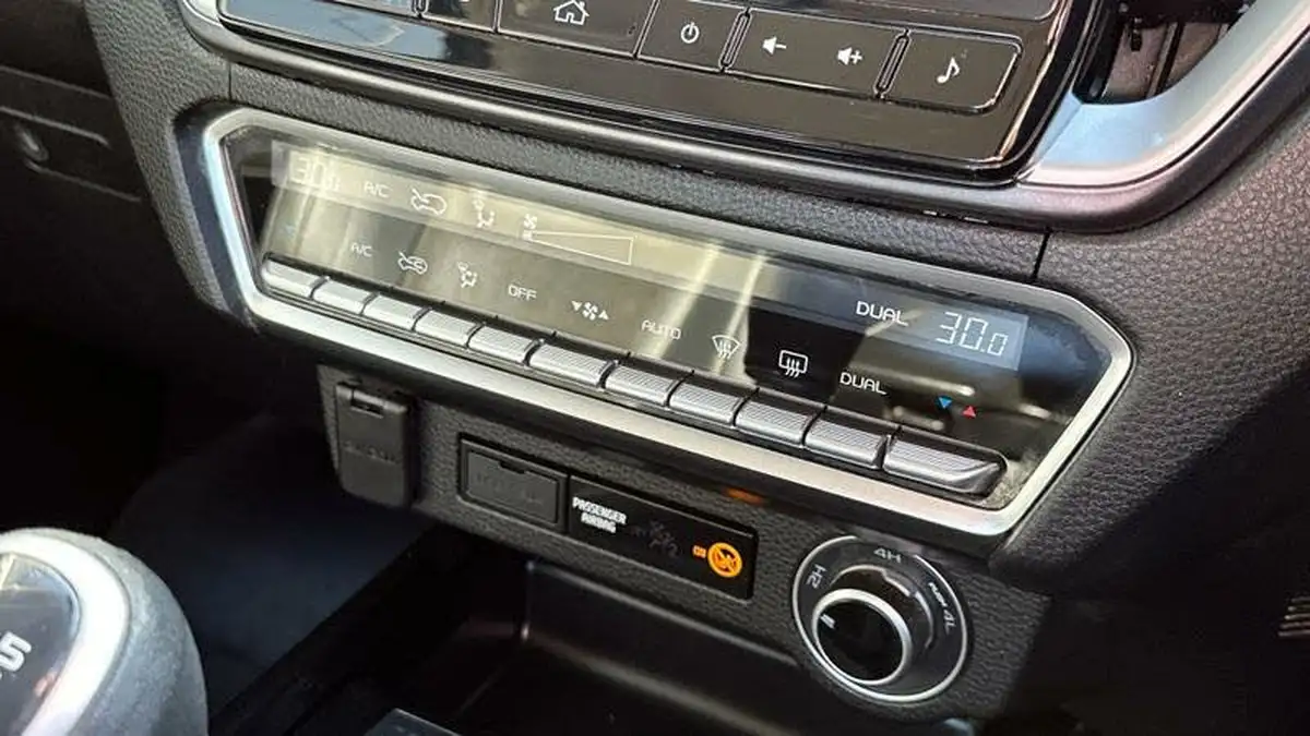 2022-isuzu-d-max-19td-dl40-pickup-big-11