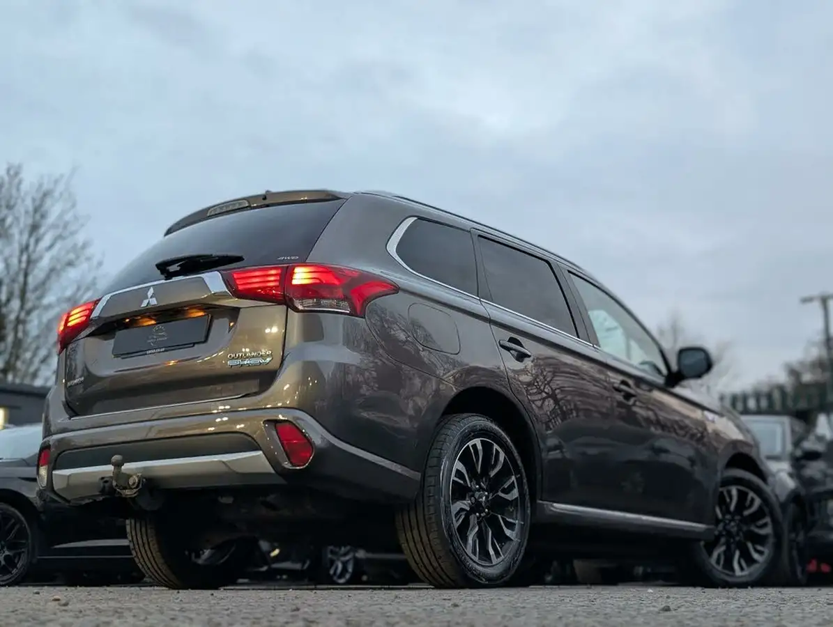 2016-mitsubishi-outlander-20-gx4h-phev-big-6