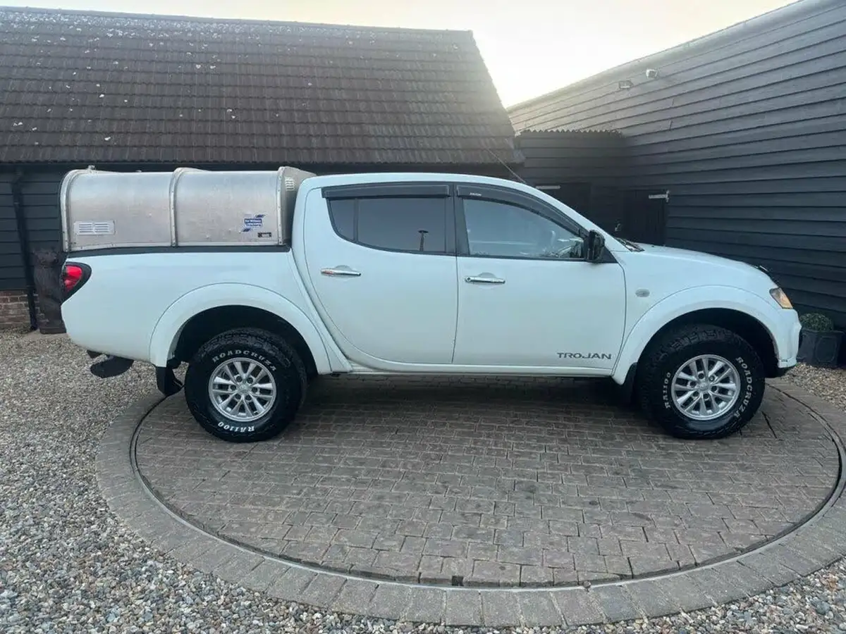 2014-mitsubishi-l200-25td-trojan-big-5