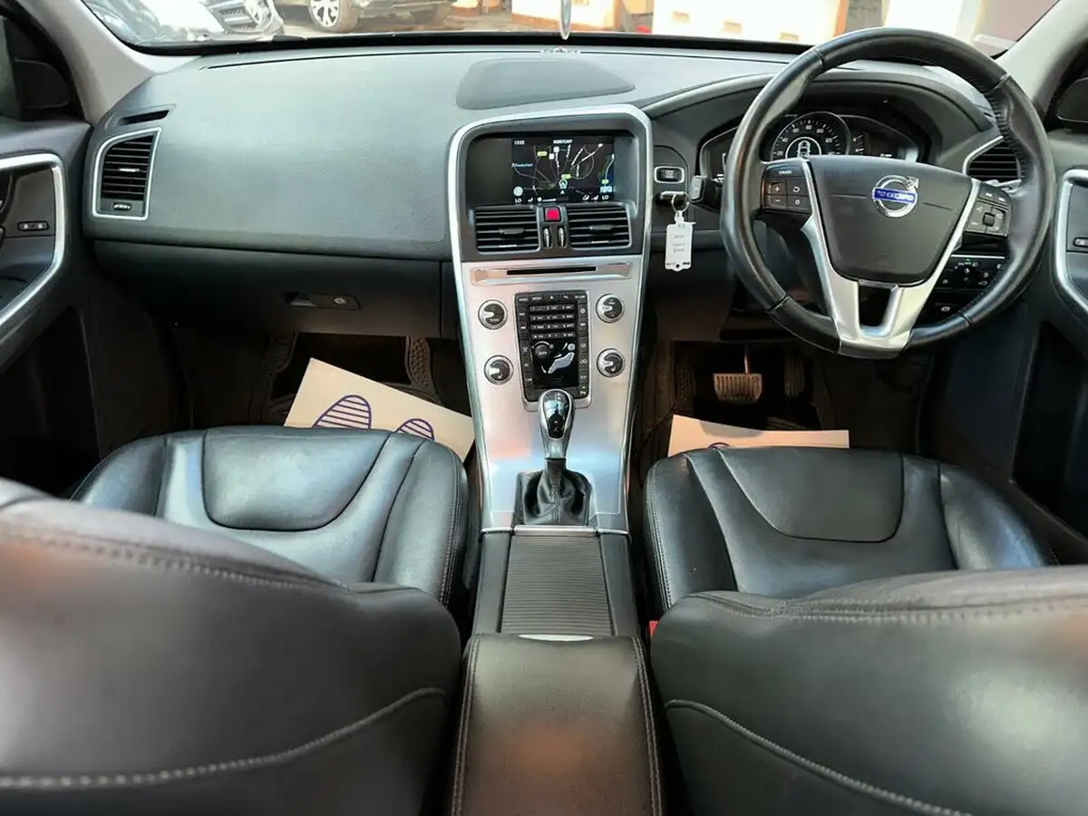 2016-volvo-xc60-20td-d4-se-nav-geartronic-big-9