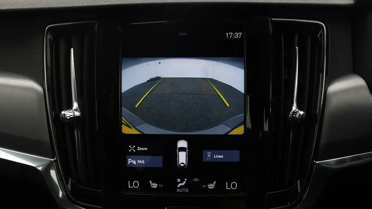 2019-volvo-v90-20-t4-momentum-plus-big-22