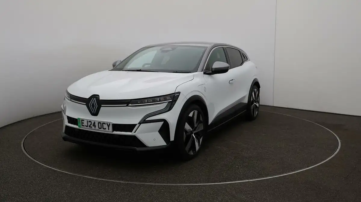 2024-renault-megane-e-tech-e-techno-big-36