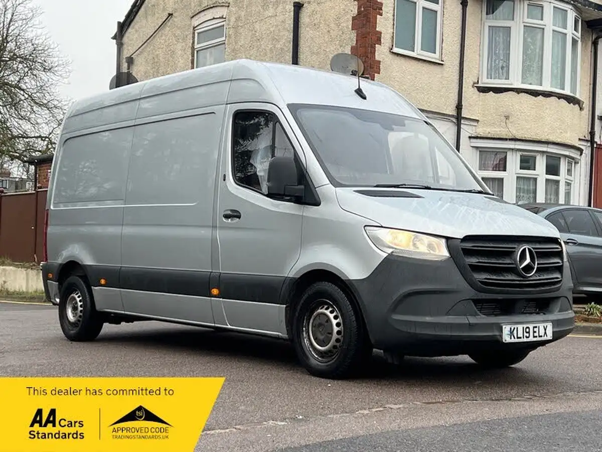2019-mercedes-benz-sprinter-21cdi-314-l1h1-143pseu6c-panel-van-big-0