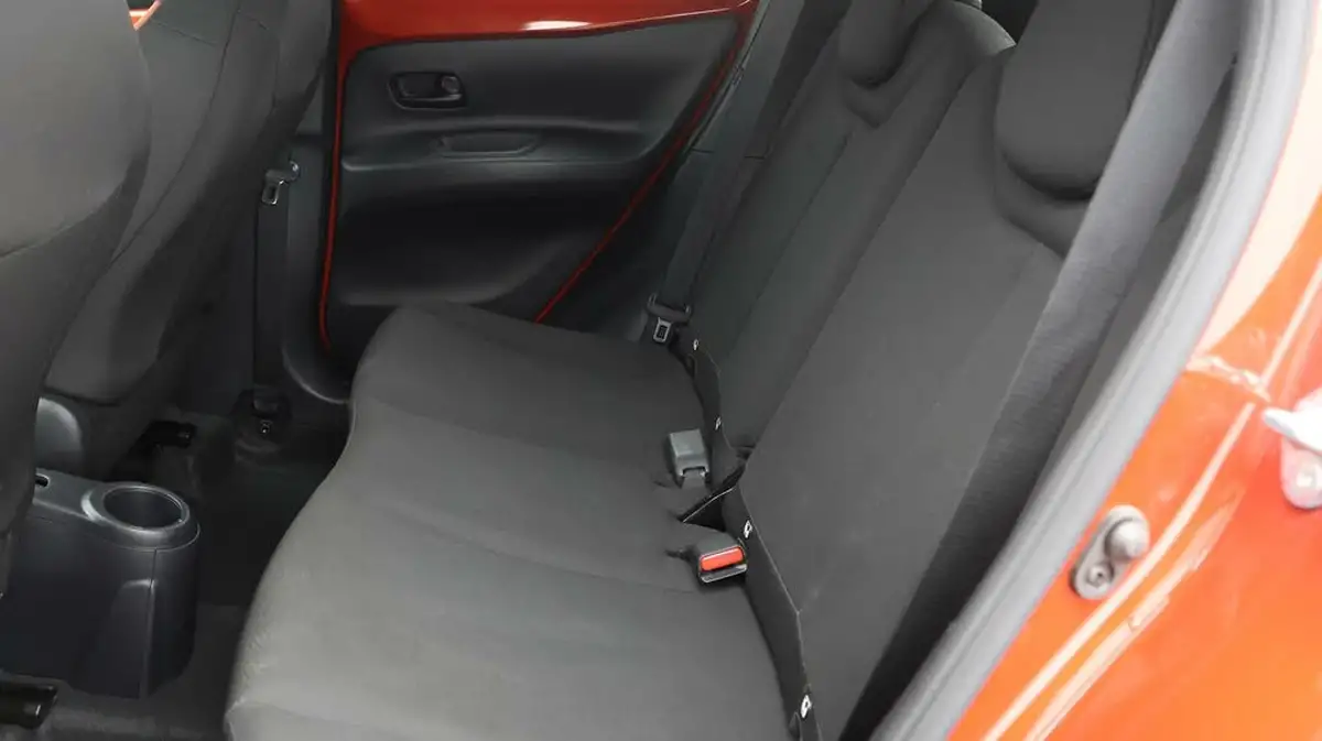 2024-toyota-aygo-x-10-vvt-i-edge-big-15