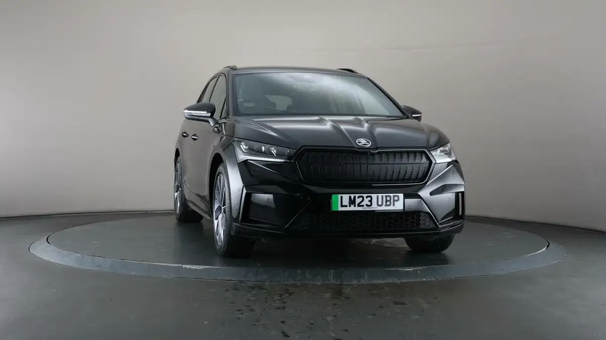 2023-skoda-enyaq-e-80-sportline-big-48