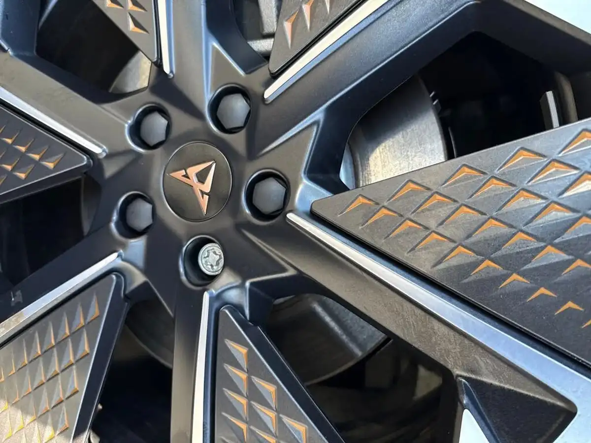 2024-cupra-born-e-v3-edition-big-24