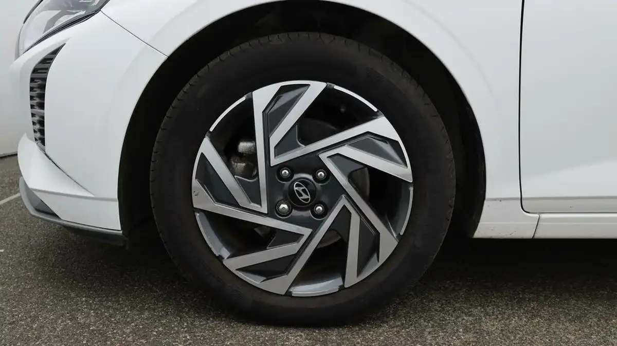 2024-hyundai-i20-10-t-gdi-advance-big-18