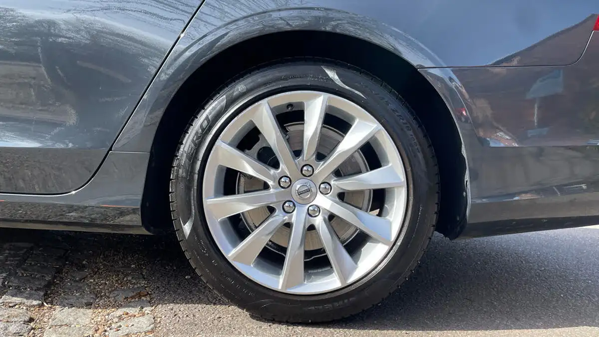 2018-volvo-v90-20-t4-momentum-big-14