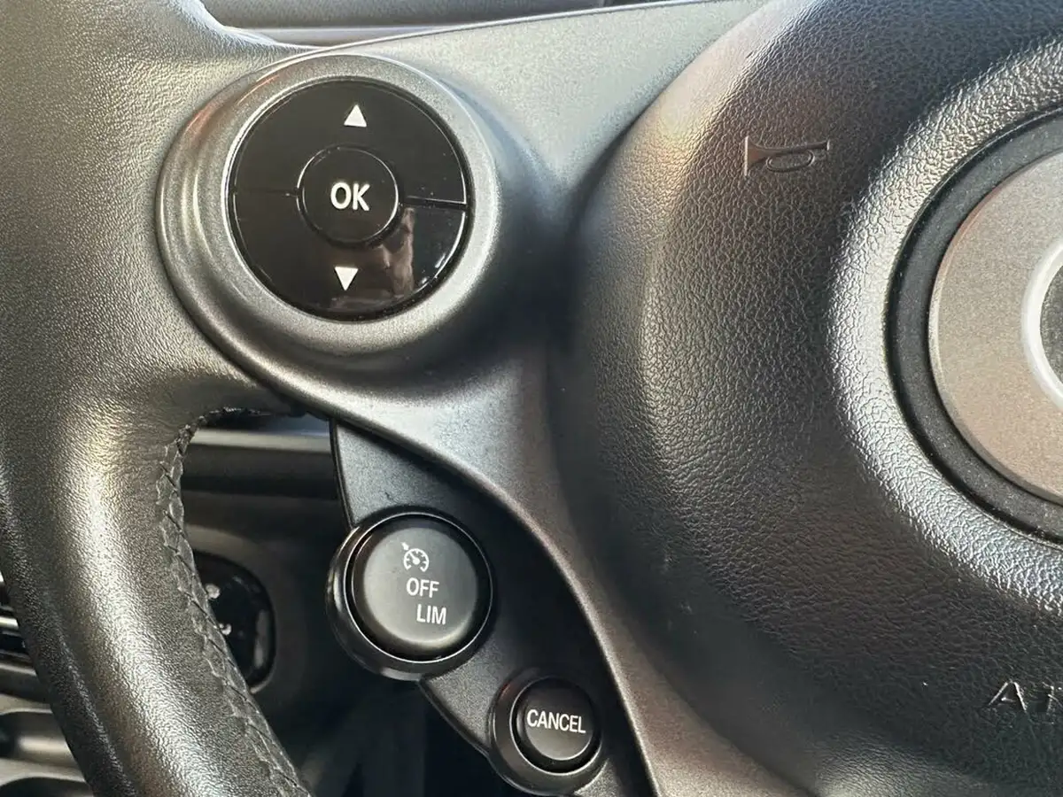2016-smart-fortwo-10-passion-70bhp-ss-coupe-twinamic-big-8
