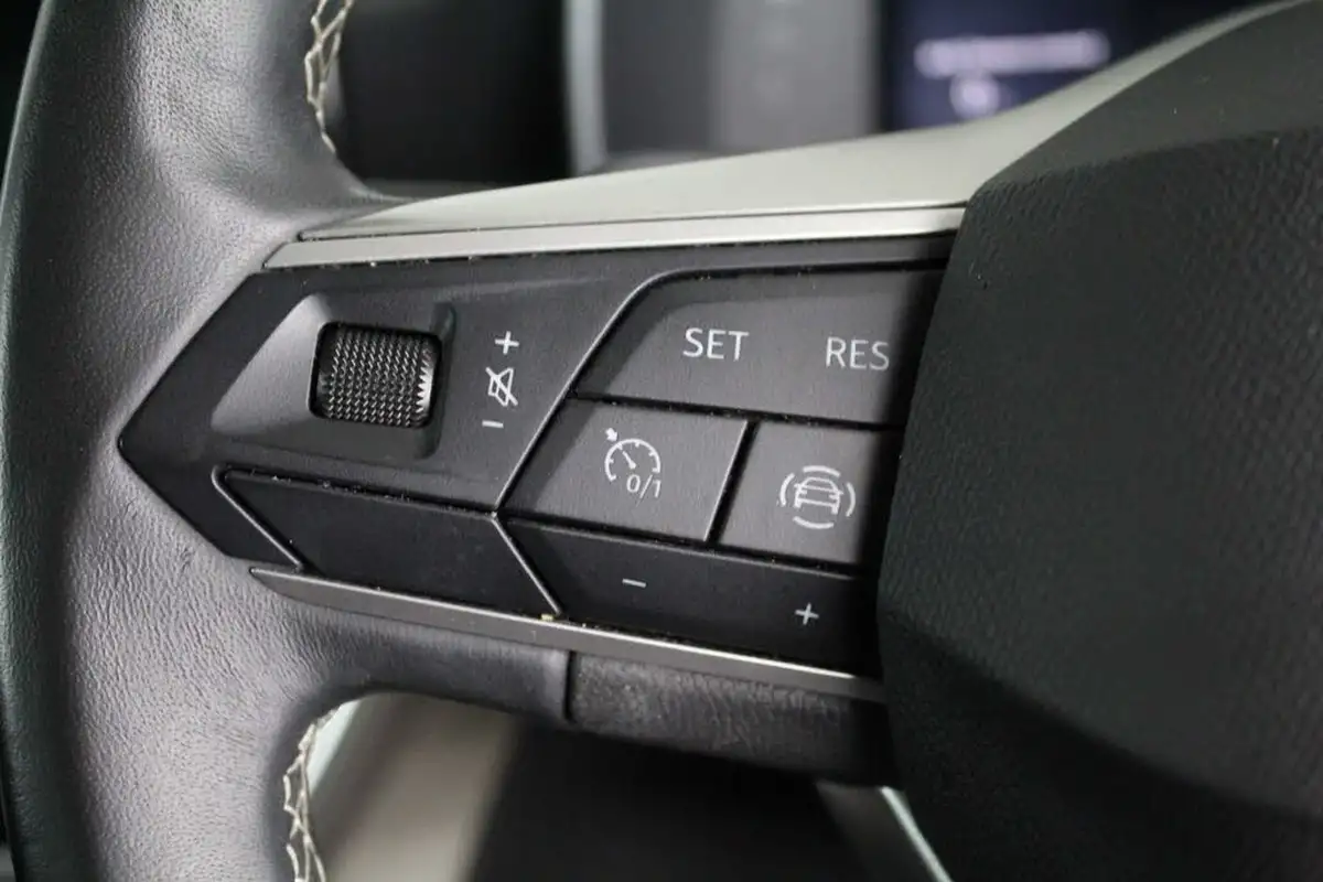 2021-seat-leon-14-e-hybrid-xcellence-hatchback-big-26