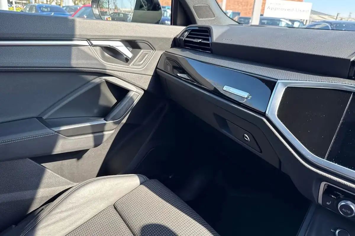 2021-audi-q3-15-35-tfsi-black-edition-codcomfort-sound-pack-sportback-big-19